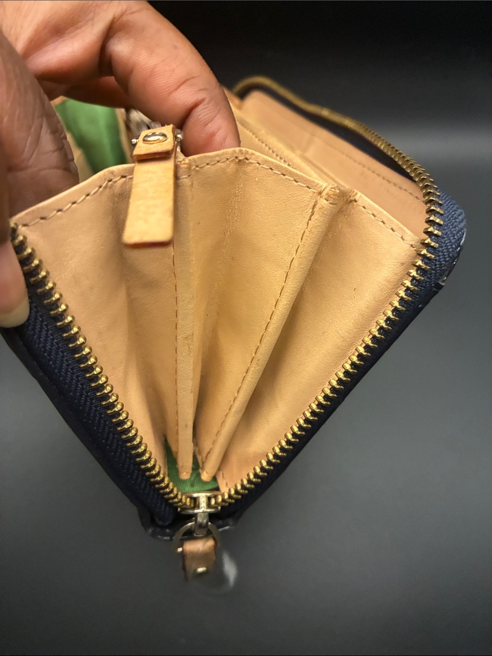 kate spade Navy Patent Zip Wallet with Tan Accent EUC Just needs to be wiped - Picture 12 of 16